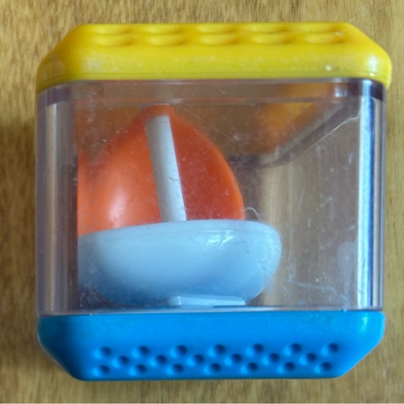 6 Vintage Fisher Price Peek-A-Boo Blocks. 4 Sports, 2 Abstract Blocks. Set #6. - Picture 4 of 9